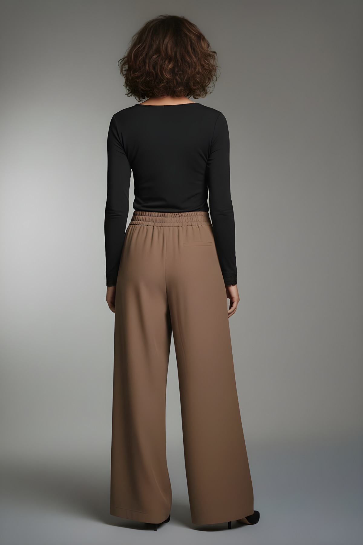 Pantalone a gamba larga color fango con elastico in vita RAELA - vista posteriore